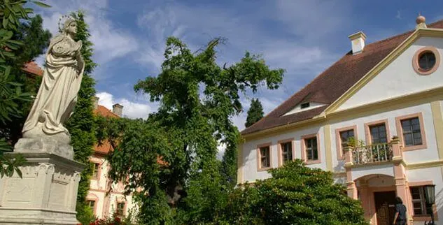 Statue im Klostergarten der Klosterkirche